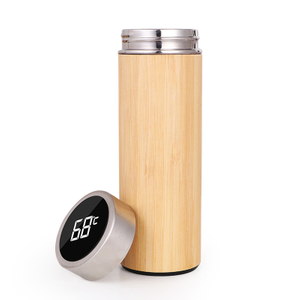 Bamboes-patroon geïsoleerde koppie met 'n temperatuurvertoonbedekking